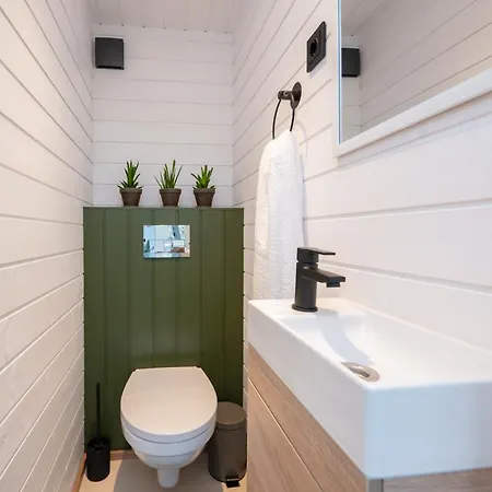 Private Small House With Sauna And Terrace In * 塔林